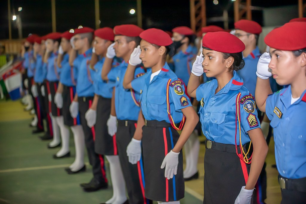 Colégios militarizados iniciam solenidades de concessão de alamar, promoção de alunos e passagem de comando.